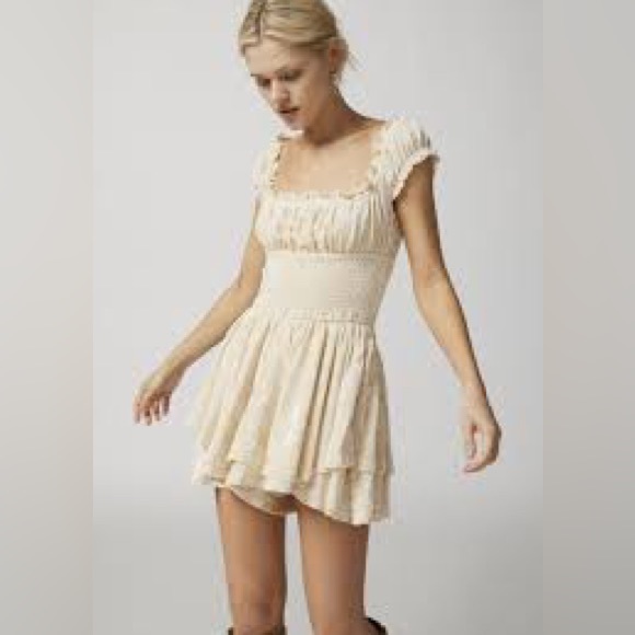 Urban Outfitters Pants - 🥀NWT Urban Outfitters Cream Velvet Rosie Romper